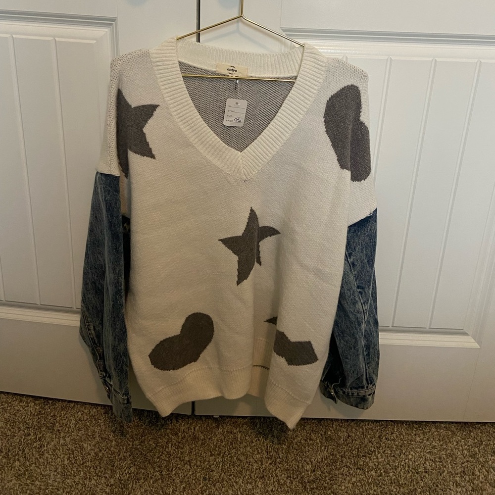 Fun sweatshirt with denim sleeves